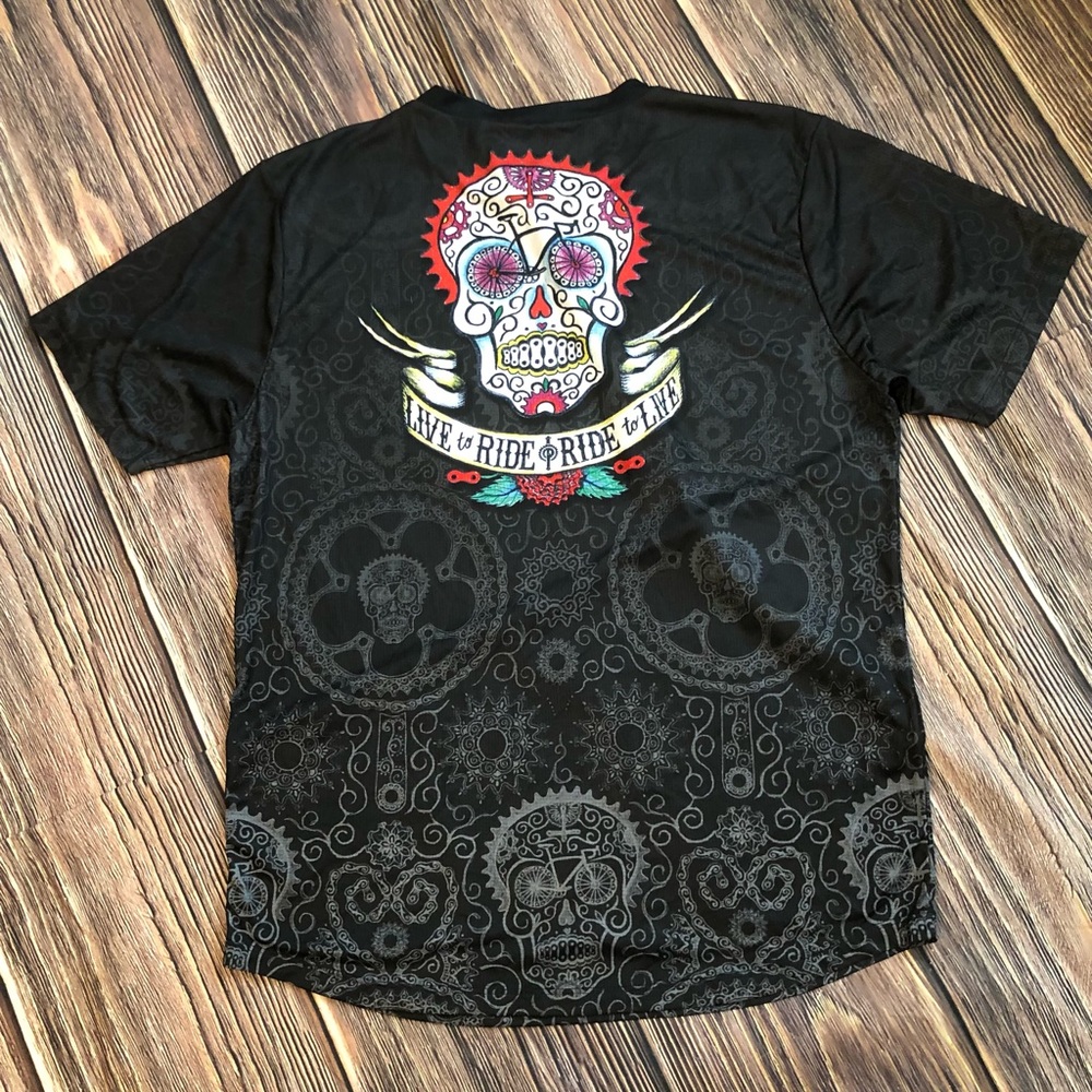 CYCOLOGY  BIKING 100% POLYESTER TEE SIZE L
